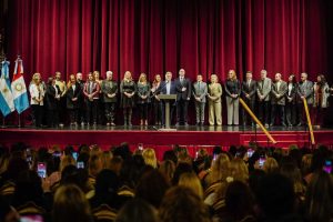 Córdoba lideró las Pruebas Aprender 2025 y Llaryora reconoció a los docentes por los resultados