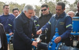 En Villa de Soto, Llaryora habilitó una importante obra de agua potable