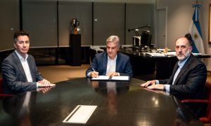 Llaryora envió a la Legislatura un proyecto para aliviar y reordenar el endeudamiento de las familias