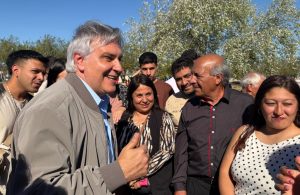Capital: Llaryora recorrió la puesta en valor de dos plazas en barrios de la ciudad