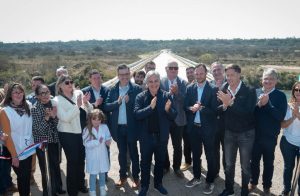 Llaryora inauguró la reconstrucción de los accesos al puente sobre el río Ctalamochita en Los Potreros