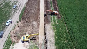 Tareas de mantenimiento canalero para mitigar excedentes hídricas en zona rural del departamento Marcos Juárez